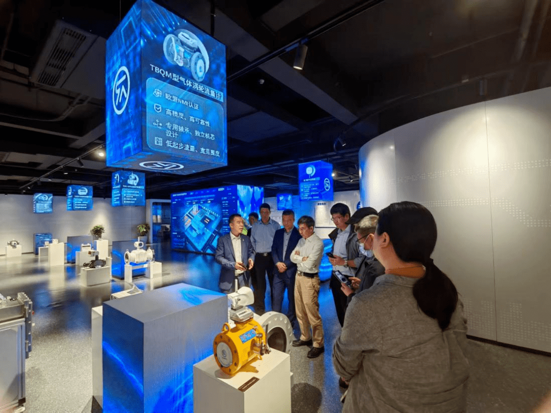 乐动体育“希望之光”组合式人才帮扶团实地调研苍南智能仪器仪表产业(图2)