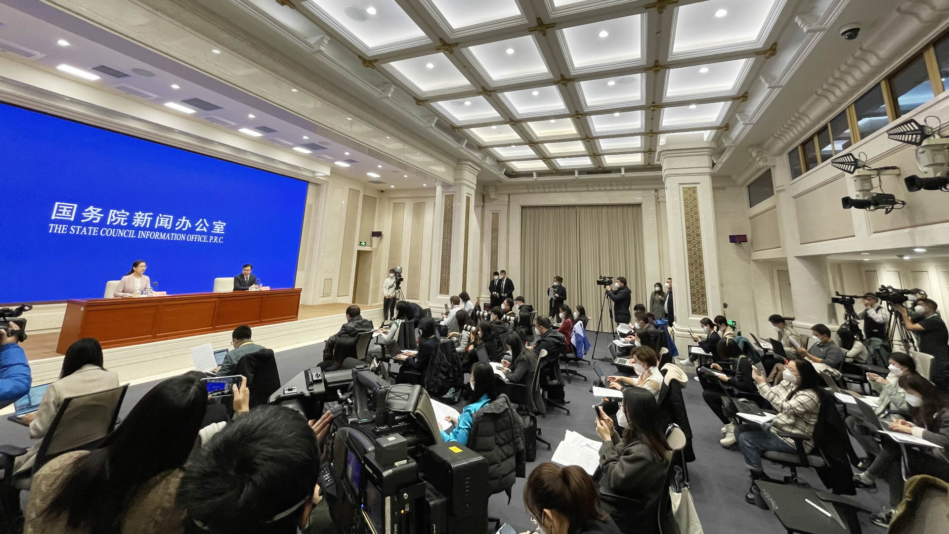 10月份国民经济保持恢复态势 经受住国内外多重超预期因素冲击