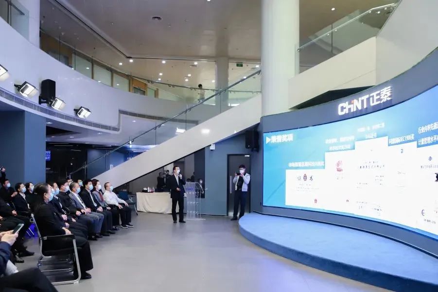 乐动体育 LD体育华东六省一市大区计量工作专家组一行莅临正泰仪表(图2) 乐动体育 LD体育华东六省一市大区计量工作专家组一行莅临正泰仪表(图2)