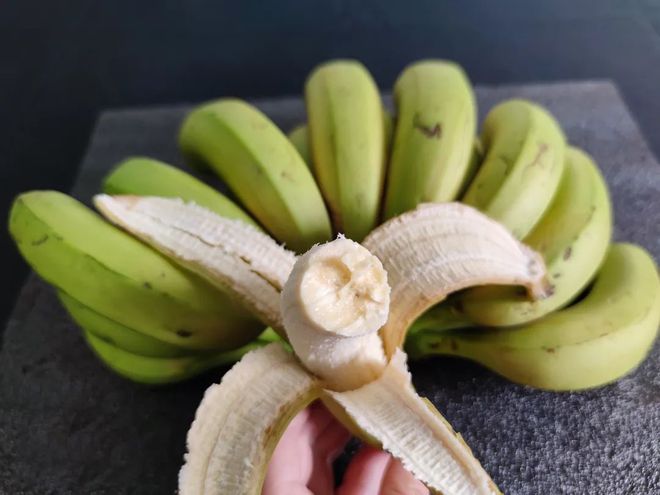 乐动体育这个季节闵行还种着热带水果？一串五六十斤好吃得很！猜猜是什么？(图8)