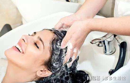 俗话说“早洗灭LD乐动 乐动体育阳气晚洗生湿气”如何正确洗头护发？有窍门(图5)
