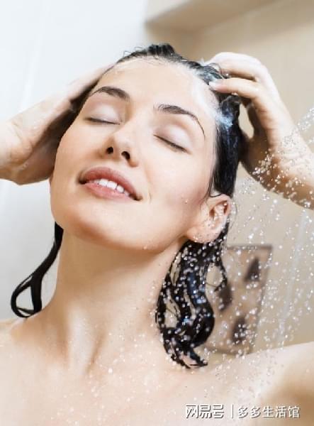 俗话说“早洗灭LD乐动 乐动体育阳气晚洗生湿气”如何正确洗头