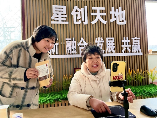 乐动体育 LD体育这个春节 涞水“新型农民”格外忙(图6)