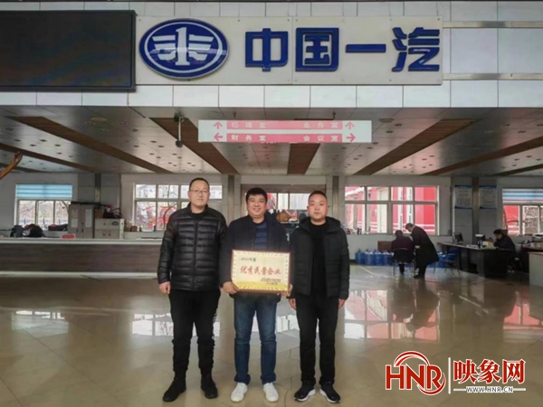 商丘市文化街道：带着奖牌进企业 鼓舞干劲促发展LD乐动体育