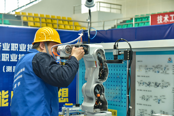 这项赛事 让全国顶尖工业机器人维修师齐聚重庆LD乐动体育