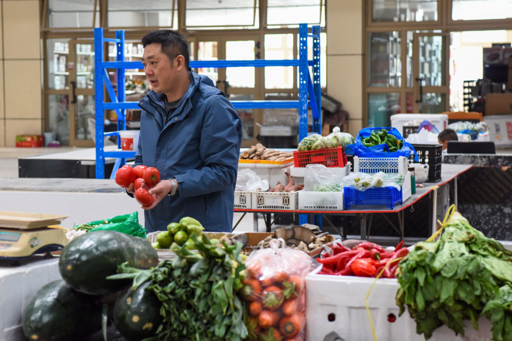 LD乐动体育昔日戈壁荒滩 今朝果蔬飘香——新疆设施农业高质量发展见闻(图4) LD乐动体育昔日戈壁荒滩 今朝果蔬飘香——新疆设施农业高质量发展见闻(图4)