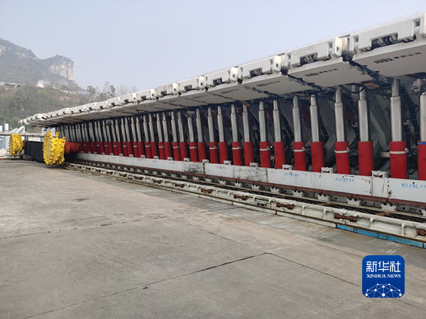 乐动体育 LD体育新华全媒头条丨“数实融合” 开启未来——数字化助力贵州实体经济高质量发展观察(图7) 乐动体育 LD体育新华全媒头条丨“数实融合” 开启未来——数字化助力贵州实体经济高质量发展观察(图7)