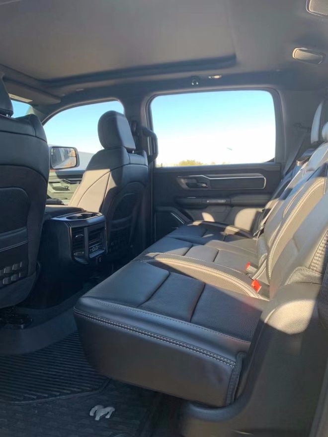 LD乐动体育2022款道奇猛犸象地表最强皮卡价格详情(图3) LD乐动体育2022款道奇猛犸象地表最强皮卡价格详情(图3)