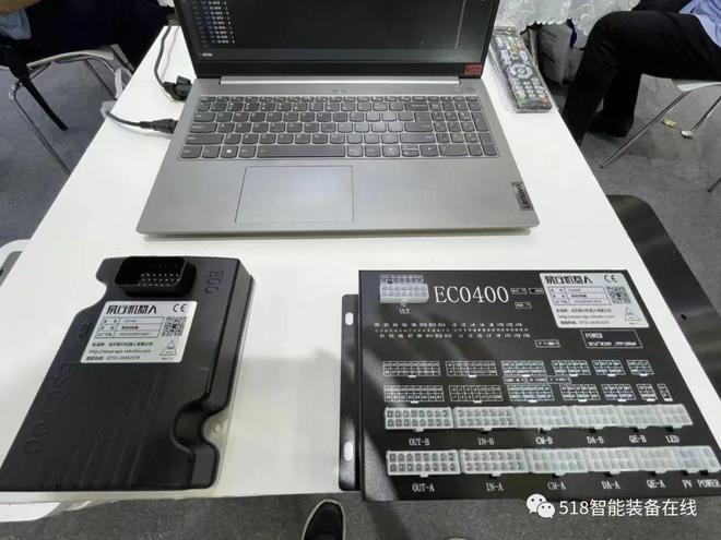 乐动体育 LD体育LET 易行机器人以创新之姿携AMR及精简款ECS100控制器亮相展会(图4) 乐动体育 LD体育LET 易行机器人以创新之姿携AMR及精简款ECS100控制器亮相展会(图4)