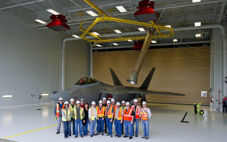 歼20也有恒温恒湿机库？央视首次披露！基建狂魔比美国又多一乐