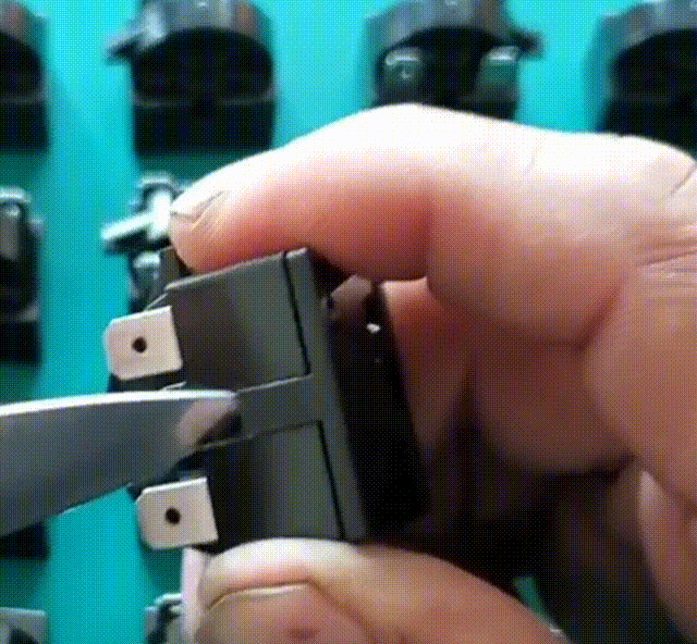 怎样判断冰箱温控器坏了(教你几招自己判断)LD乐动 乐动体育(图3) 怎样判断冰箱温控器坏了(教你几招自己判断)LD乐动 乐动体育(图3)