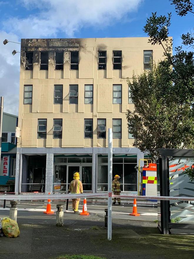 噩梦！惠灵顿凌晨突发大火至少6人死亡11人失联乐动体育！火灾报警器未响！(图6)