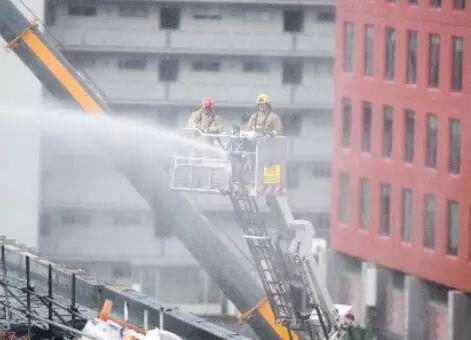 噩梦！惠灵顿凌晨突发大火至少6人死亡11人失联乐动体育！火灾报警器未响！(图12)