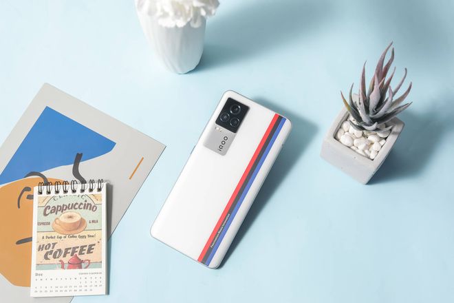 iQOO7和小LD乐动体育米11哪个好？电量焦虑者都选择了前